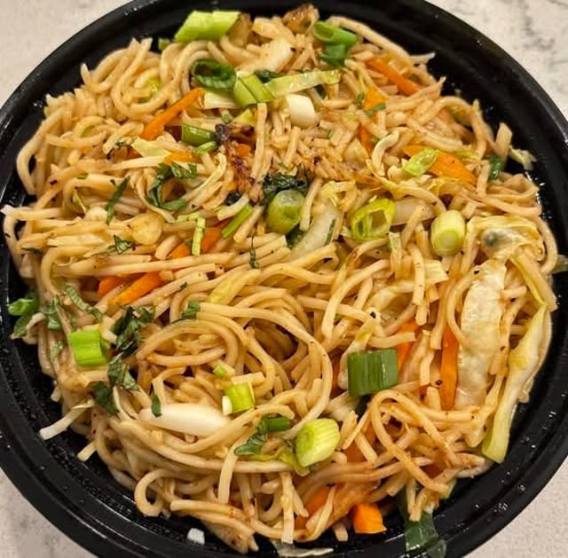 Veg. Hakka Noodles.